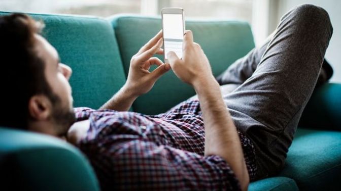 If a guy you met recently texts every day, does he like you (read the details)?