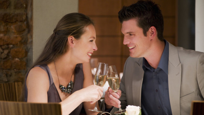 Men, What are your thoughts on women not wearing makeup on first date?