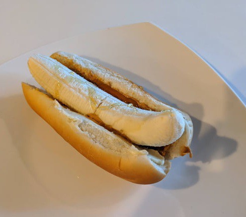 What is the correct way to make a banana sandwich?