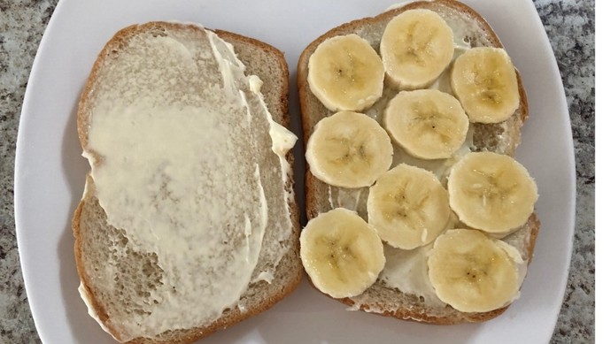 What is the correct way to make a banana sandwich?