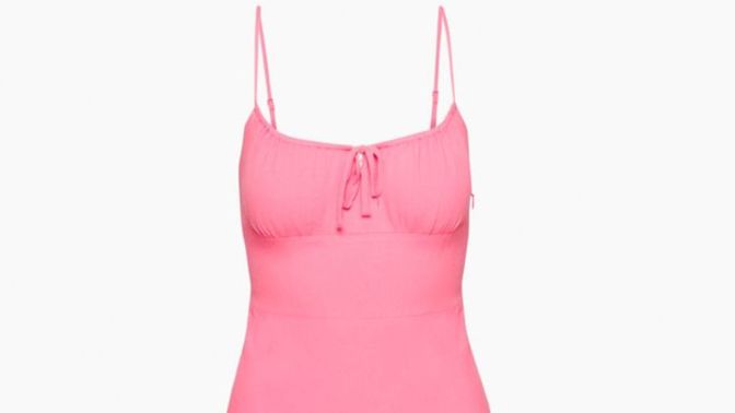 What color of this dress would suit pale skin and platinum hair the most?