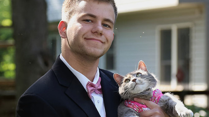 Why does this guy says his cat misses me?