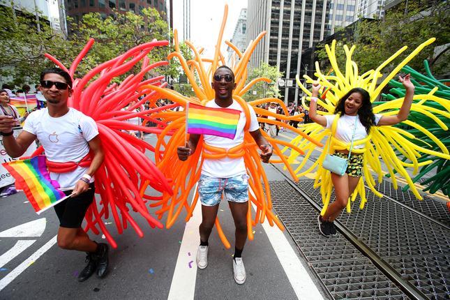 Why are straight men so threatened by the LGBT community🏳️‍🌈🤔?