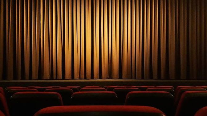 Do you prefer theatre 🎭 or movies 🎥🎞️🎬?