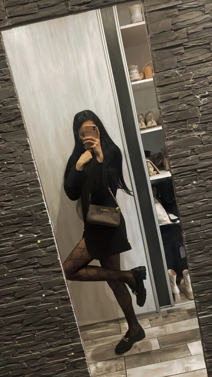 Which outfit suits me more?
