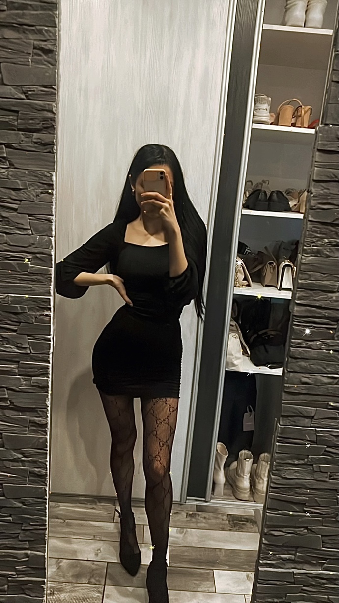 Which outfit suits me more?