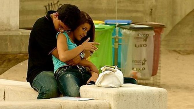 What does it mean to be clingy?