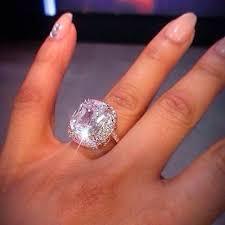 How big of an engagement ring is too big?