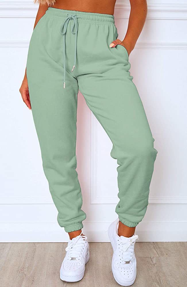Girls, what's your daily go-to. Jeans, Skirts, or Leggings?