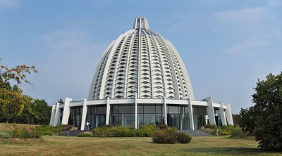 Arent Baháʼí temples very beautiful 😍?