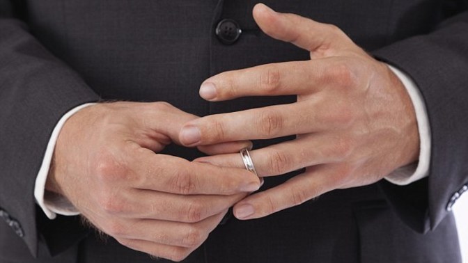 Would you still wear your wedding band if your husband/wife passed away?