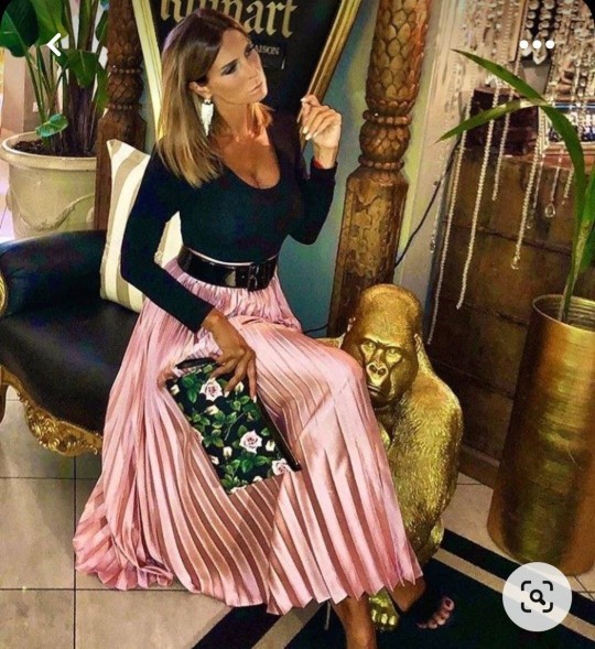 Styling pleated skirt?