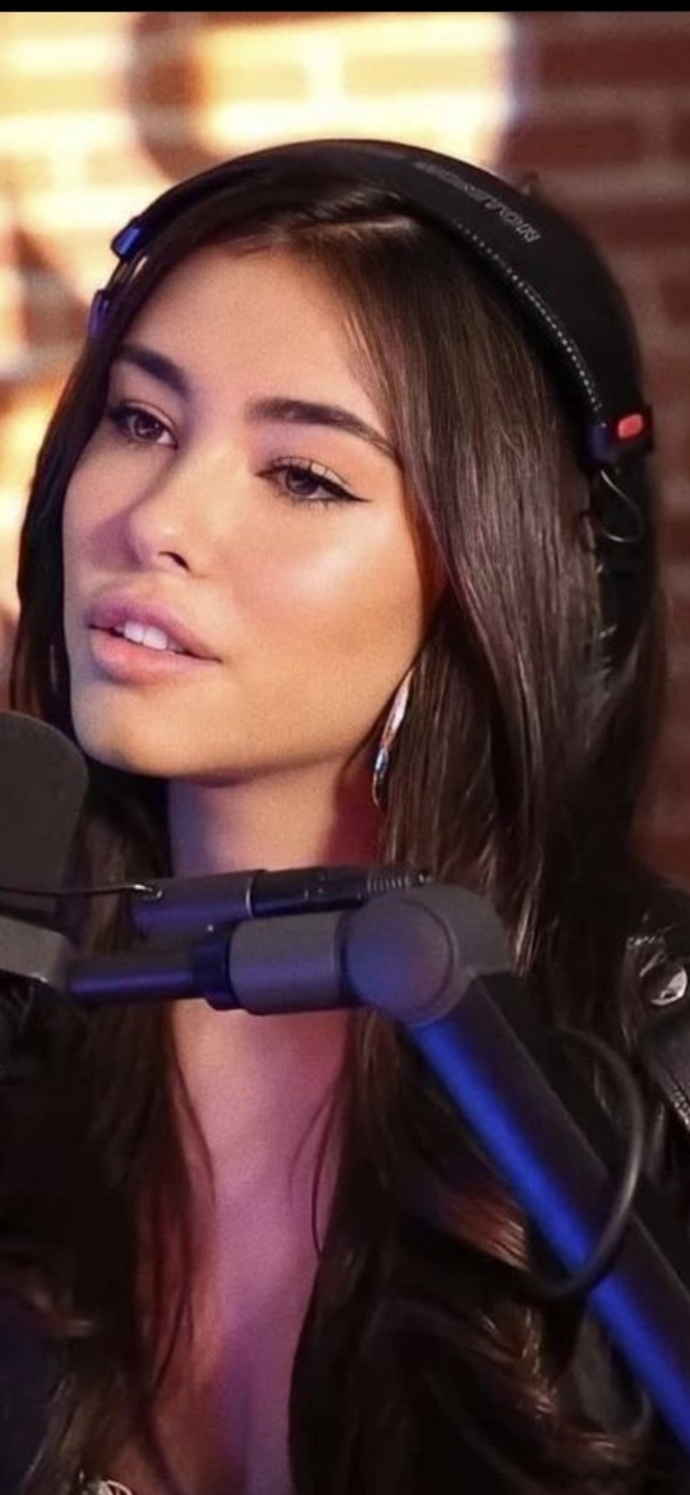 Emily ratajkowski or Madison Beer?