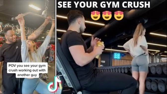 Girl lifts her top in front of me in the gym?