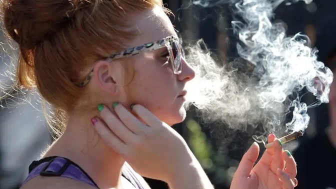Would you be willing to date someone that smokes weed, cigarettes, or vapes?