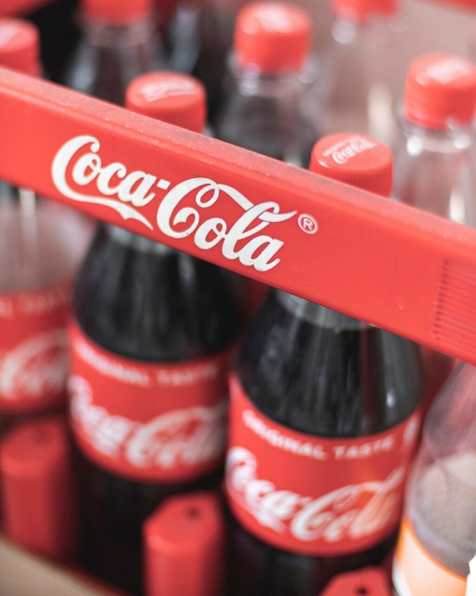 Coca-Cola is planning to release a smartphone soon! Would you like to use such a phone that looks like a Coca-Cola cover?