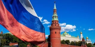 Why did the Russian economy not collapse despite the huge economic sanctions decided mainly by the Western powers?
