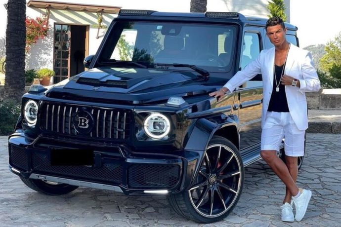 Which of these Exclusive/Hyper cars from Cristiano Ronaldos collection is your favorite?