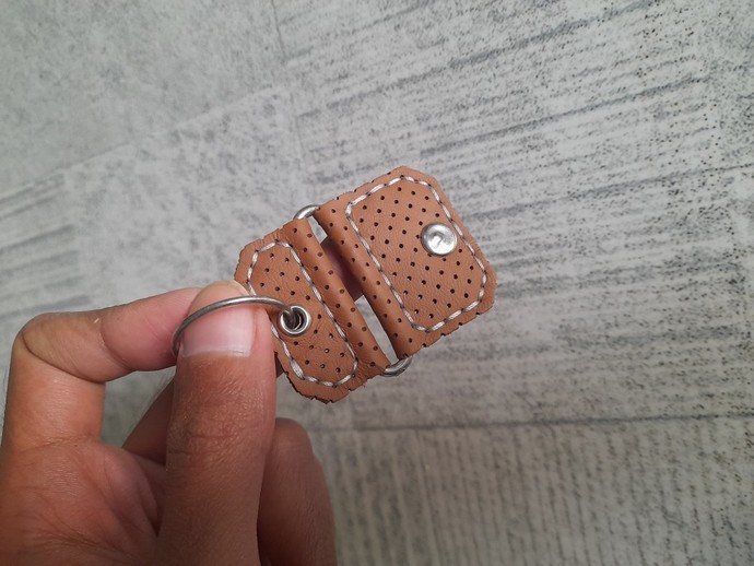 How much would you spend on 50 or 100 pieces handmade leather keychains like these ๐๐ฝ ?