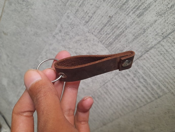 How much would you spend on 50 or 100 pieces handmade leather keychains like these ๐๐ฝ ?