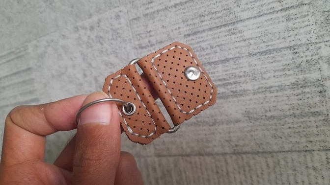 How much would you spend on 50 or 100 pieces handmade leather keychains like these 👇🏽 ?
