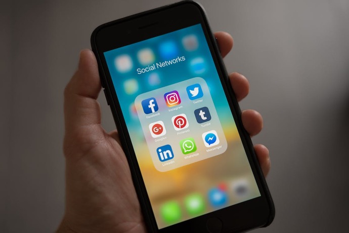 Should there be an age requirement for ALL social media? If so, what should that age be?