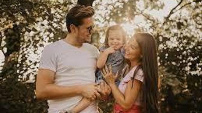 Should I date someone with a young kid who’s separated from his partner? What are your experiences with this?