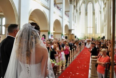 Which do you prefer small wedding vs. big wedding vs. intimate/elopement? Why or why not?