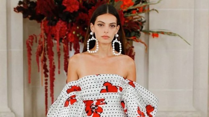 Girls, out of these two crazy outfits, which one would you try wearing? And which one would you avoid?