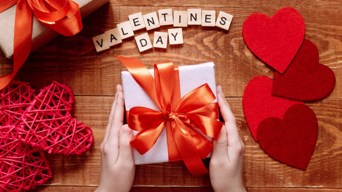 What are some romantic ideas for valentines day I can do for a girl I fancy?