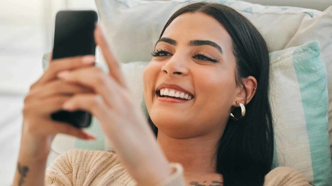 Girl I'm seeing doesn't text everyday is that a bad sign?