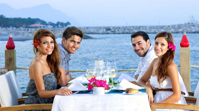 LADIES, Girlfriend just went to dinner with a guy friend she just met a few days ago. How should I handle this situation?
