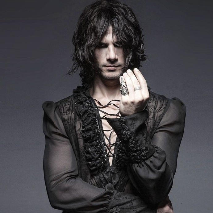 Do you find gothic women/men attractive?