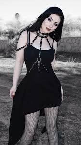 Do you find gothic women/men attractive?