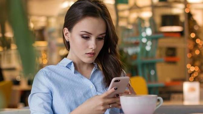 Please, help me. How to text a guy without seeming desperate?