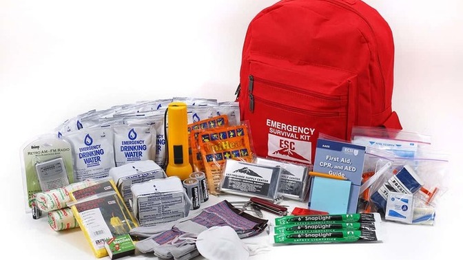 Earthquake emergency kit! What's in your earthquake/disaster kit?