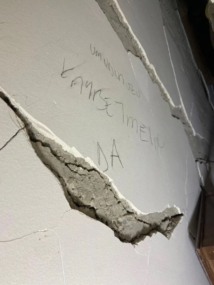 The young man who survived the great earthquake in Turkey wrote on the wall, Dont lose hope. Could you keep your hope alive in such a disaster?