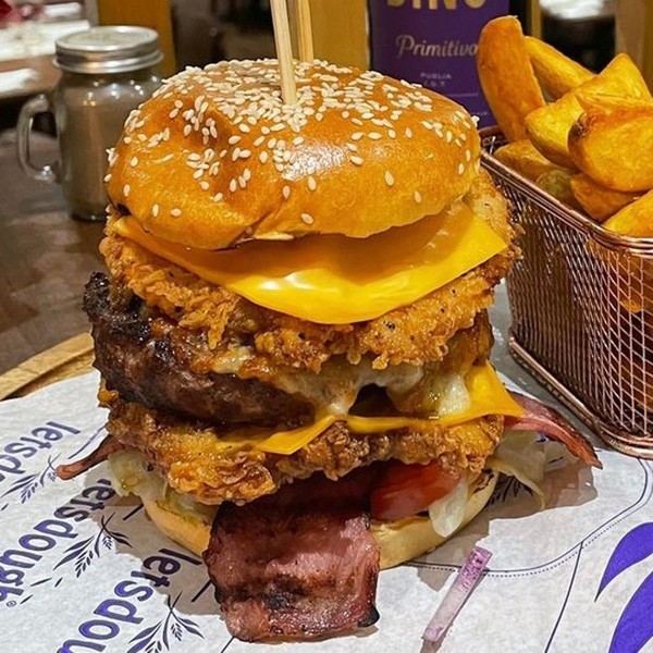 A burger should not be higher than half it's diameter. Agree