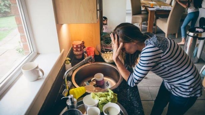 How does a job holder woman manage her food cooking?