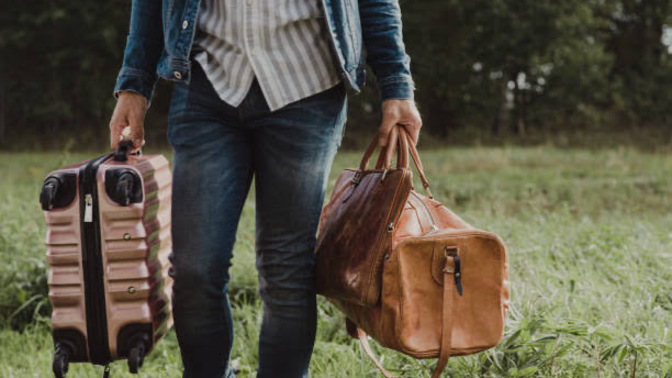 Do guys often offer their female classmate to carry heavy lagguages?
