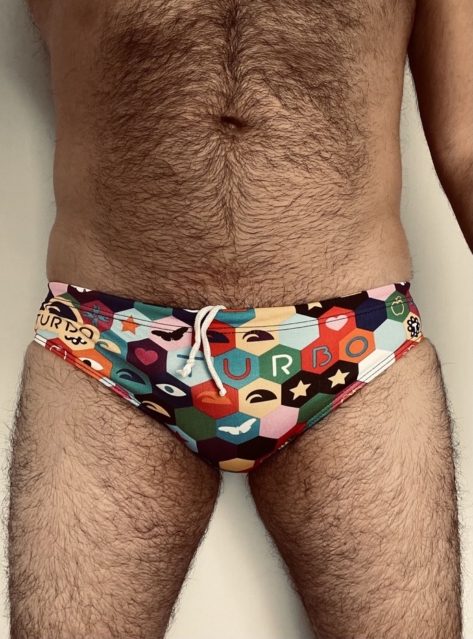 Skinny guy and very hairy legs : Repulsive?