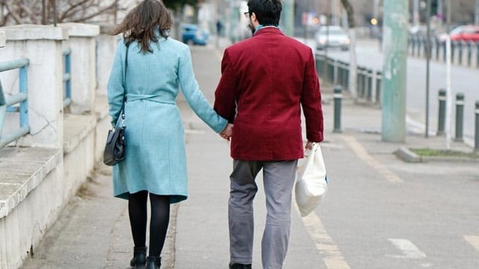 Girls, how do you view the act of a guy walking with you on the street side of the sidewalk?