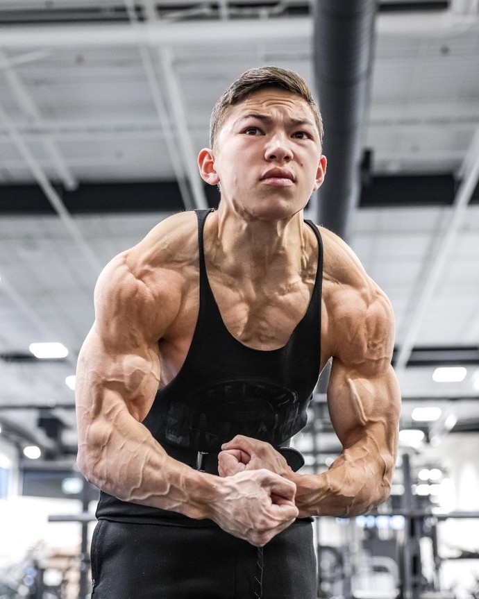 Would you go on a date with 20 year old Tristyn Lee based off of looks only?