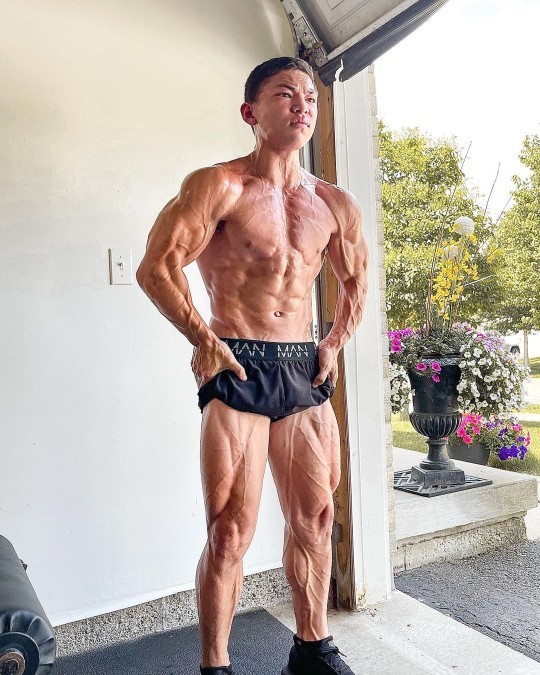 Would you go on a date with 20 year old Tristyn Lee based off of looks only?