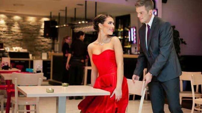 Girls, how do you view the act of pulling your chair out for you at a restaurant and also pushing you in after sitting down on a date?