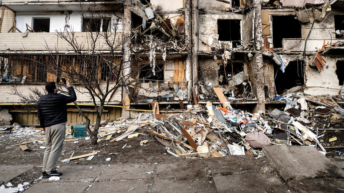 (Americans ONLY) If Trump could broker a cease fire between Putin & Zelenskyy, and the slaughter would end, would you be willing to give him credit?