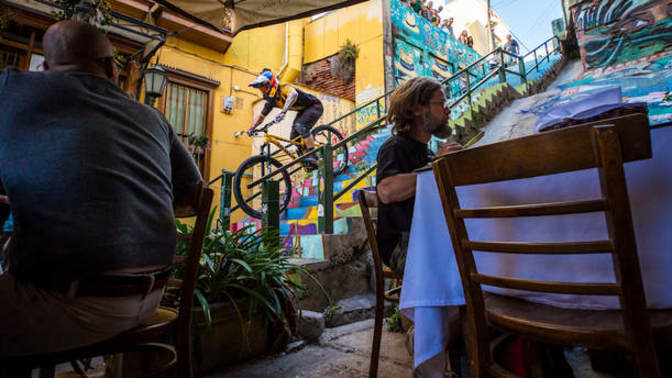 Valparaiso Cerro Abajo. What do you think of this event? Would you try to go down the hills on a bicycle?