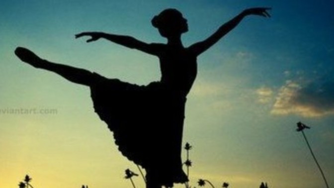 What percentage of women find it attractive for a man to be passionate about the beauty and physique of the female body?