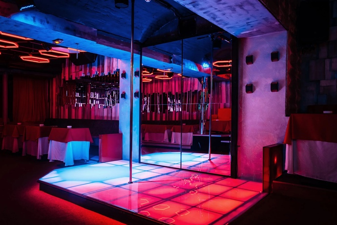 Are strip clubs good for going on first dates?