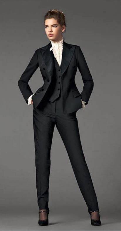 What should I wear to the political discussion evening?